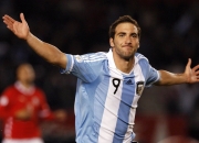 九游体育直播-意甲焦点战之夜，武切维奇主宰比赛走向