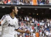 -赛道烽火，周冠宇驾驭阿斯顿马丁横扫红牛二队，点燃上海激情之夜