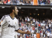 -赛道烽火，周冠宇驾驭阿斯顿马丁横扫红牛二队，点燃上海激情之夜