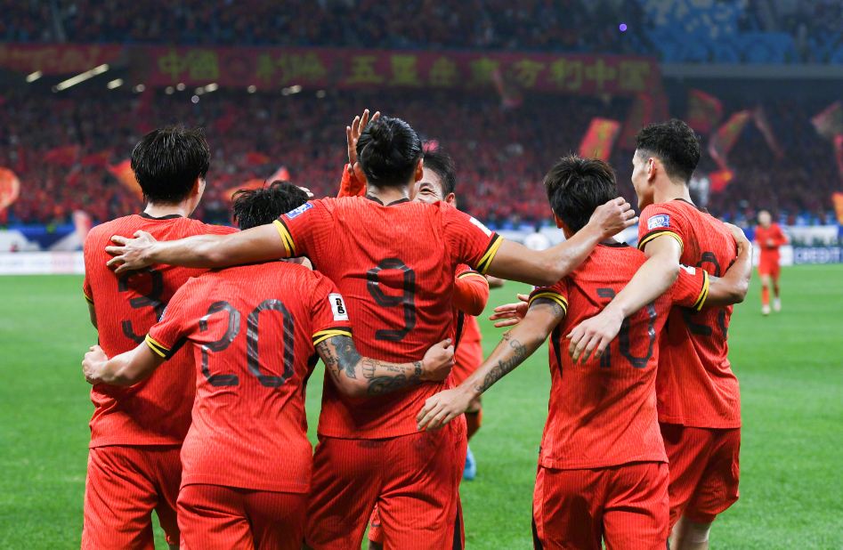 国内职业足球联赛燃情比赛引爆话题的简单介绍