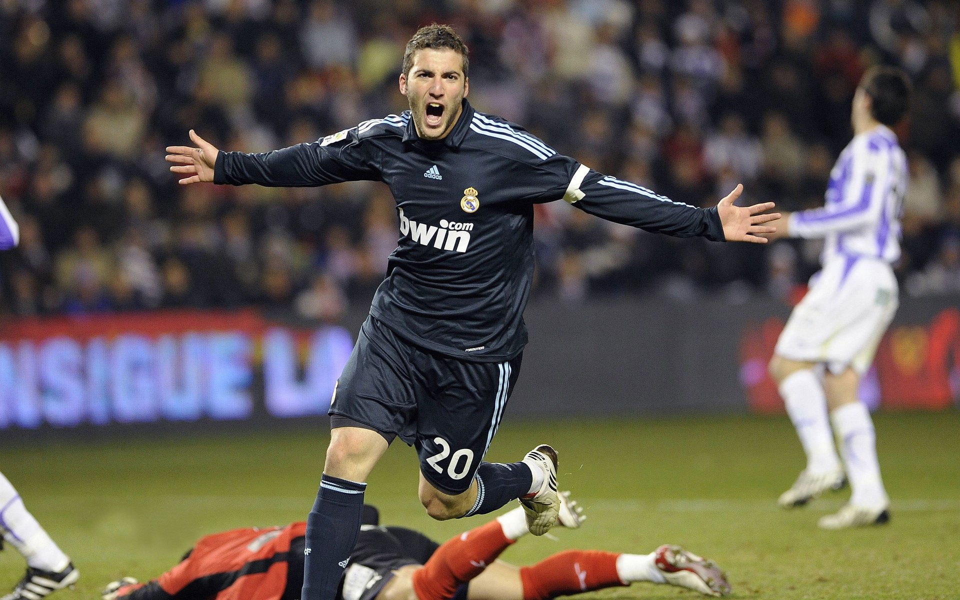 托尼·克罗斯的传奇之夜，皇马中场大师如何导演对巴萨的法国式完胜